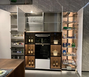 Kabinet Dapur gaya Modern putih dengan Bending OK tepi emas