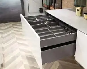 Cara merancang penyimpanan Internal lemari dapur baja tahan karat